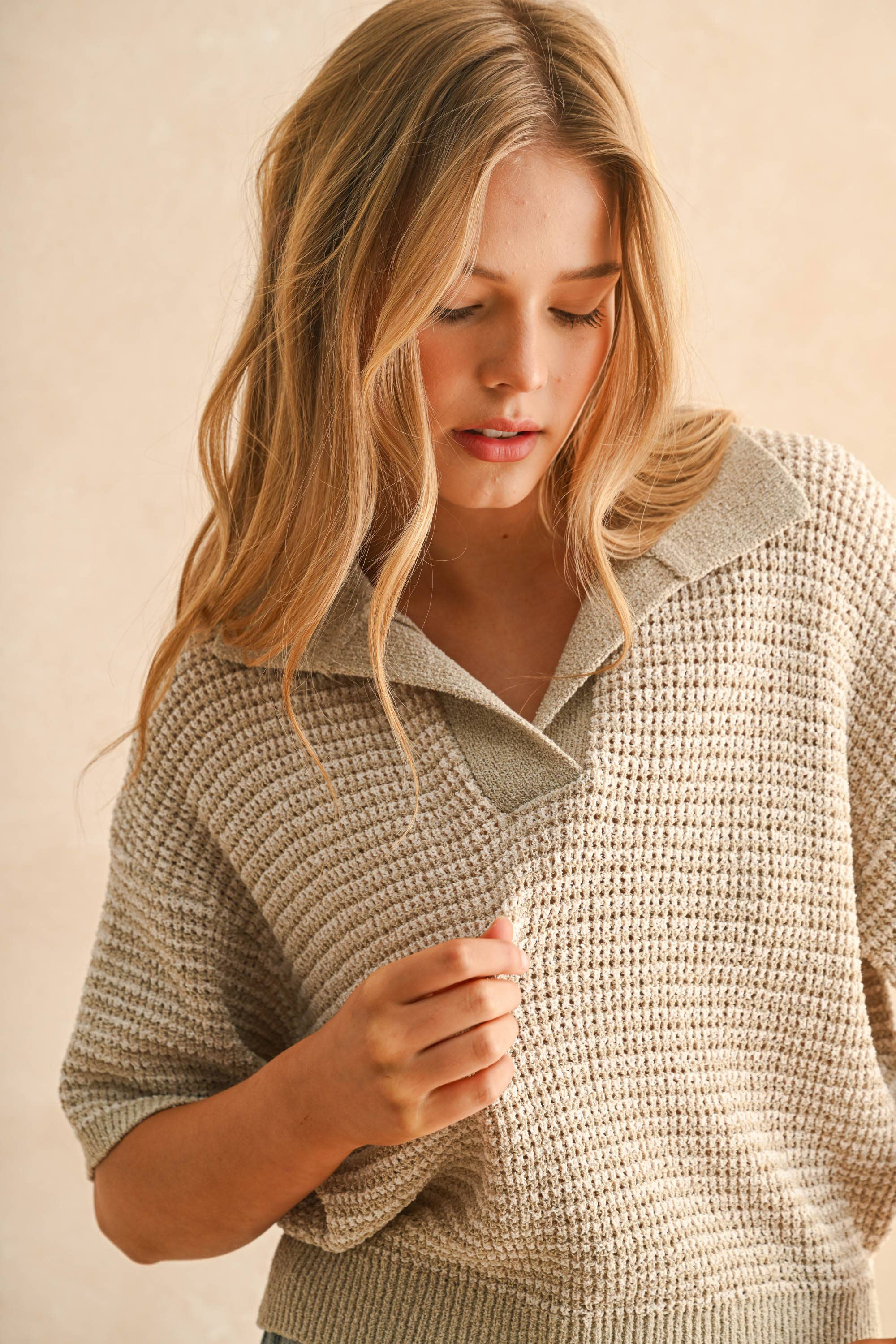 COLLARED KNITTED TOP